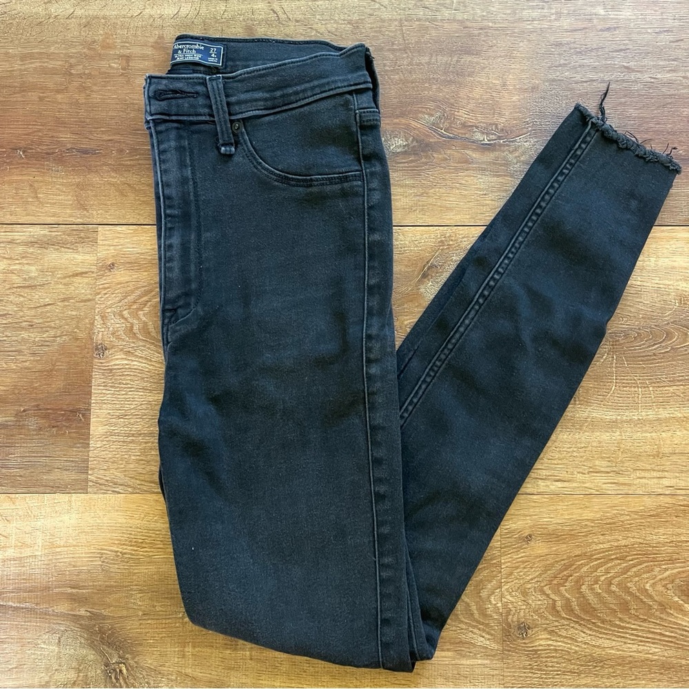 Abercrombie & Fitch black ultra high rise skinny Jean size 4/27